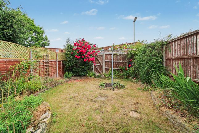 19, Chester Way, Tongham photo 4