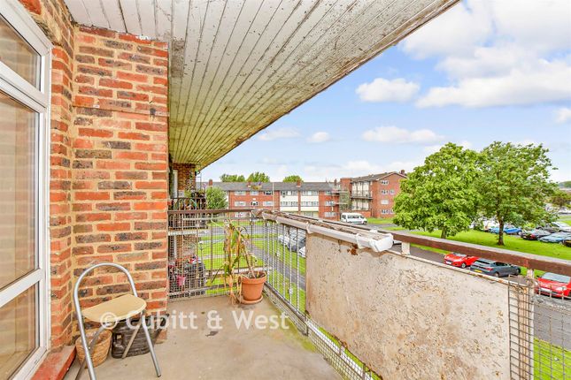 136, Milton Road, Waterlooville photo 2