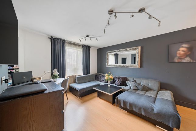 Flat 1, 40, Olive Court, Edgwarebury Gardens, Edgware photo 2