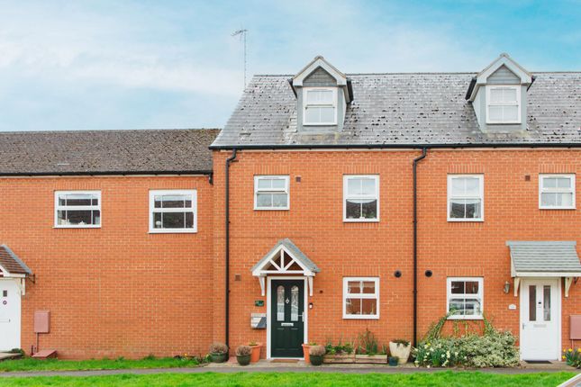 Town house for sale in Ayres Drive, Bloxham