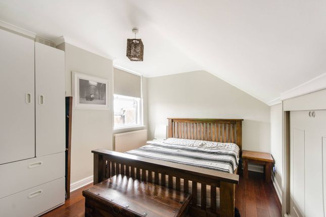 Thumbnail Flat to rent in Mill Hill Road, Acton, London