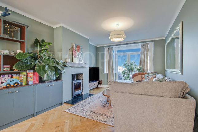 115, Vincent Gardens, London photo 4