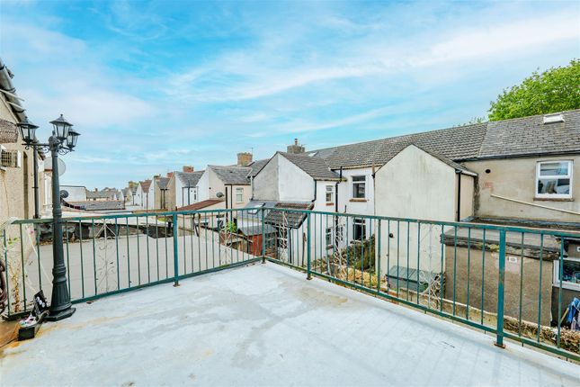 2, Llewellyn Street, Barry photo 4