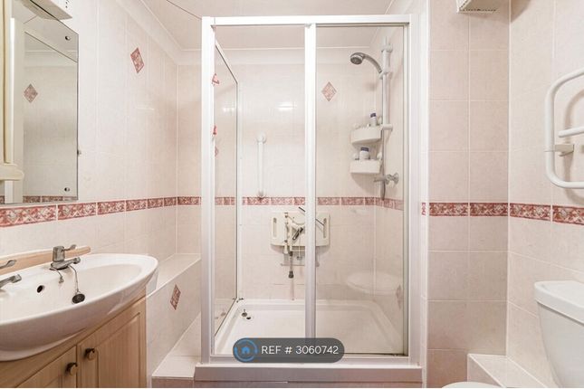 Flat, Calverley Court Kingston Road, Epsom photo 4
