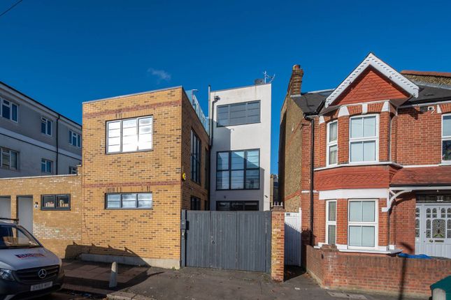 Thumbnail Property to rent in Havanna Road, Earlsfield, London