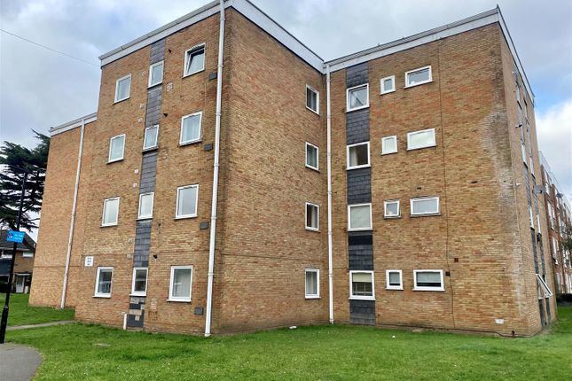 Flat for sale in Aplin Way, Osterley, Isleworth
