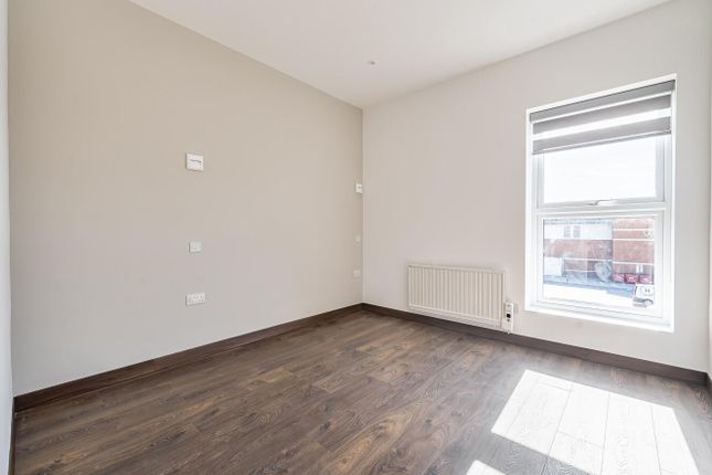 Flat 1, 111A, Winchester Road, Chandler's Ford photo 4