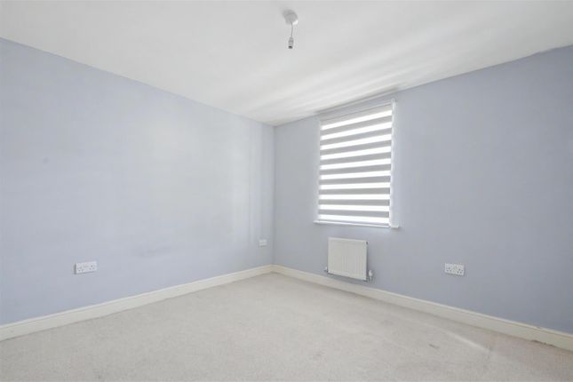 74, Broomwade Close, Ipswich photo 4