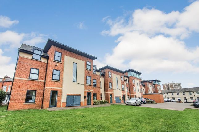 Thumbnail Flat for sale in 10 Redcourt, Athlone Grove, Leeds, West Yorkshire