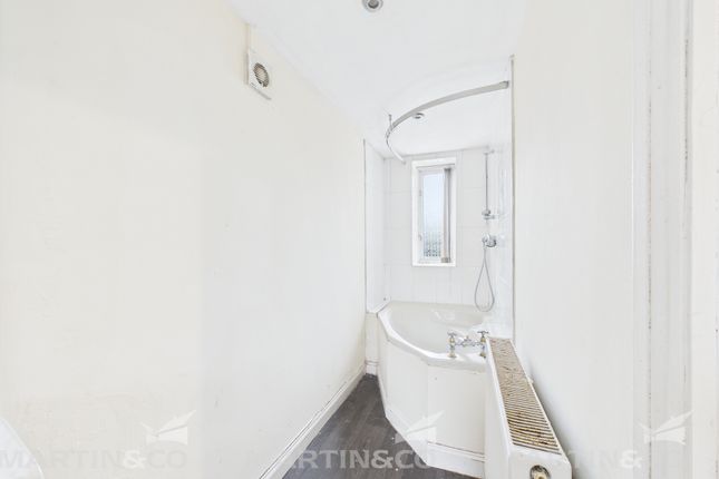 Cam02406G0-Pr0458-Still008