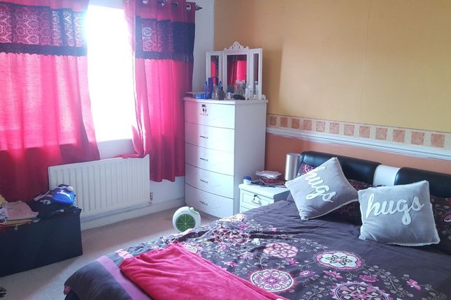 14, Honeysuckle Road, Leicester photo 3