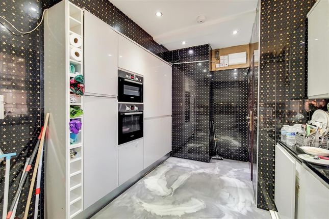Flat for sale in Bryanston Court, George Street, London