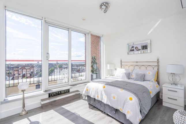 Penthouse for sale in Brecon House, The Canalside, Gunwharf Quays