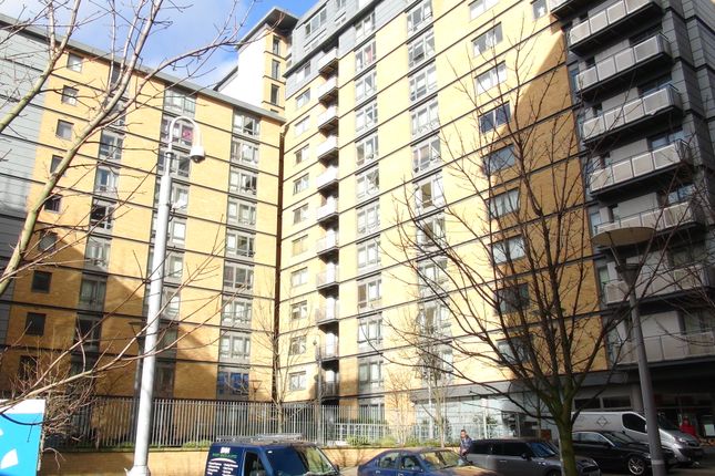 Flat for sale in Victoria Road, North Acton, London