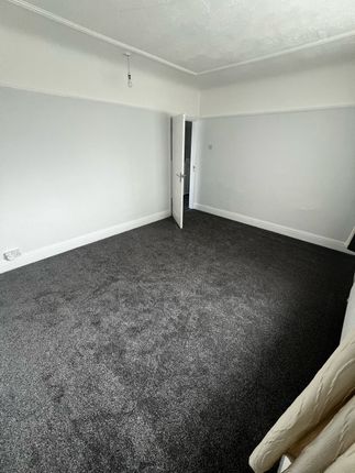 Flat to rent in The Gables, Rutherford Road, Maghull, Liverpool