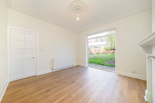 Avondale Crescent, Ilford photo 4