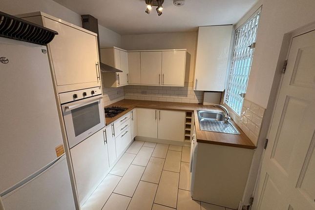 48, Strawberry Hill, Salford photo 3