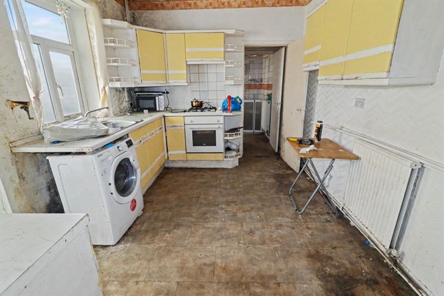 63 Park Place, Bargoed photo 4