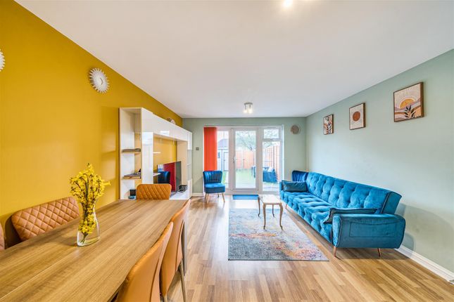 3, Novello Way, Borehamwood photo 2