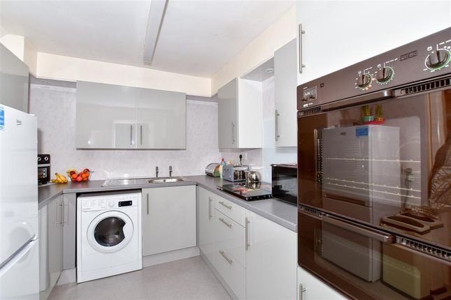 Thumbnail Flat for sale in Atwater Court, Lenham, Maidstone, Kent