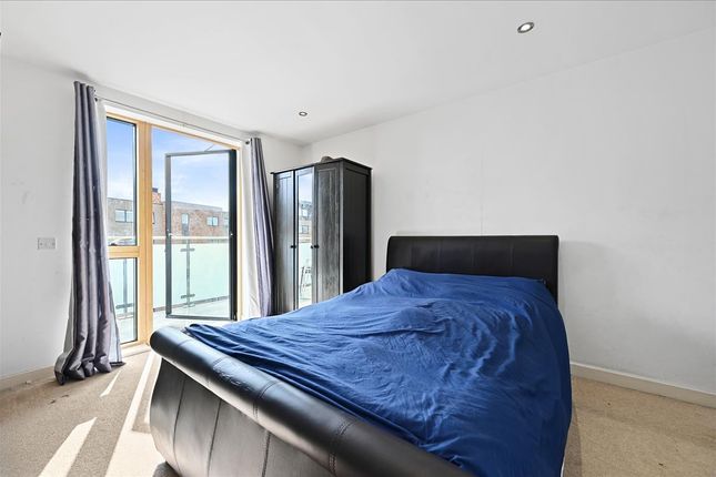 79, Gifford Road, London photo 3