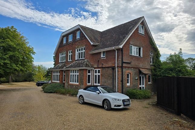 2-bed flat on 5 Woodfalls Manor, Loxwood Road, HORSHAM, £130,000