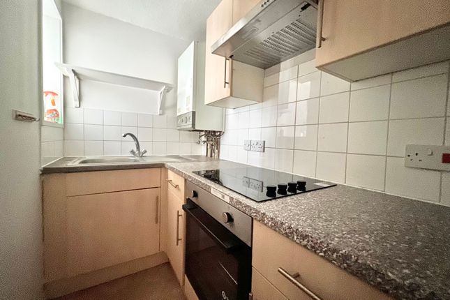 Flat to rent in Albert Road, Stoke, Plymouth