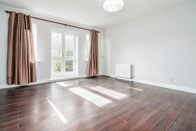 Thumbnail Flat for sale in Park View Close, St.Albans