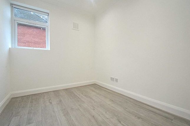 414a, Oakleigh Road North, London photo 4