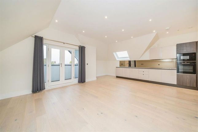 Flat 12, Lyons House, 1B, Oak Hill Road, Surbiton photo 2