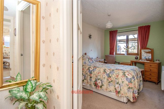 Flat for sale in The Crescent, Bromsgrove, Worcestershire
