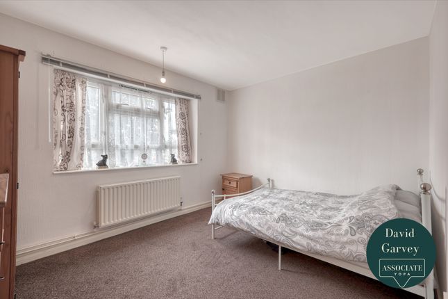 120, Whalebone Lane South, Dagenham photo 4