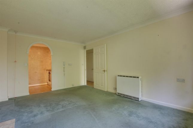 31, Homewillow Close, London photo 4