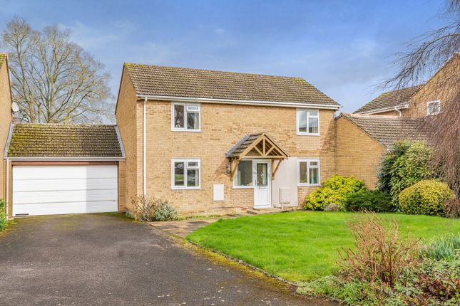 Link-detached house for sale in Chestnut Close, Witney, Oxfordshire