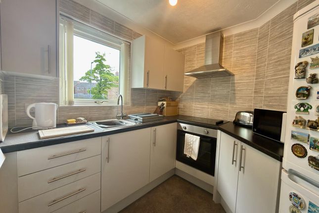 28, Squires Court, Darlington photo 3