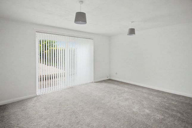 77, Lewis Drive, Caerphilly photo 3