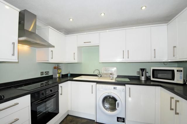 Flat, 2, Bradley Moor Square, Thatcham photo 3