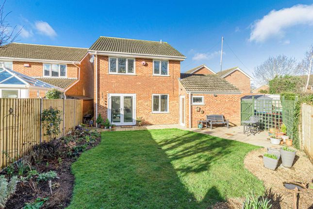 Thumbnail Detached house for sale in Gladstone Close, Newport Pagnell