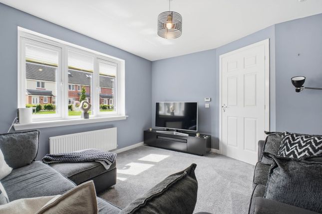 13, Crompton Way, Irvine photo 2