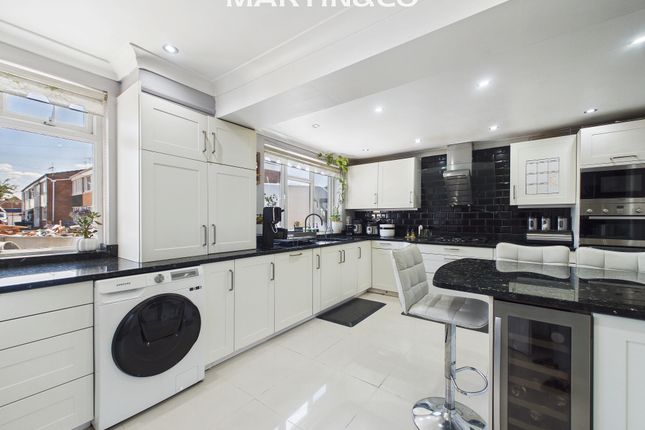 17, Harcourt Close, Egham photo 2