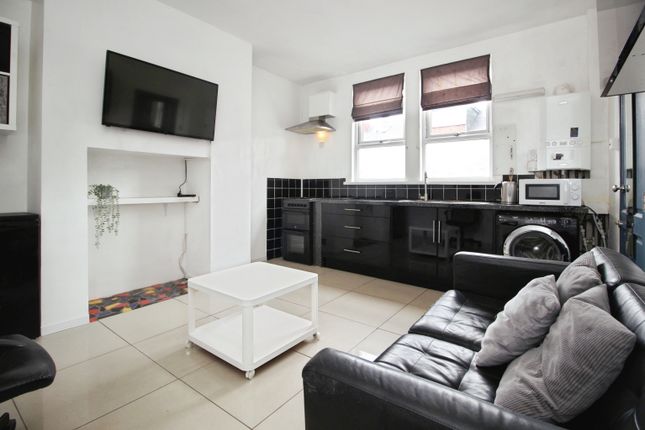 20, Woodview Road,, Leeds photo 2