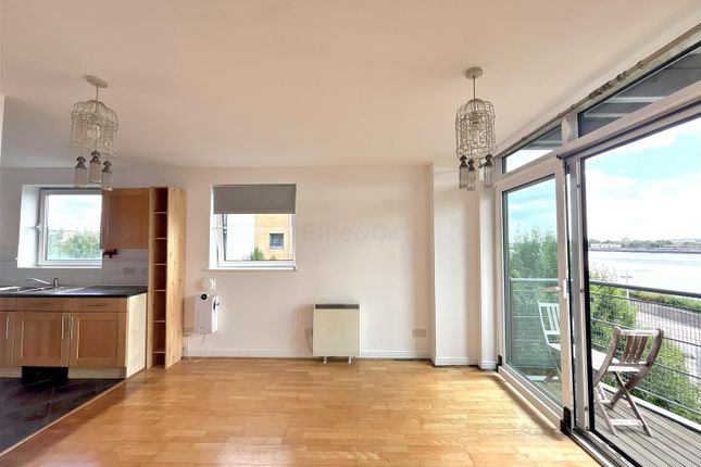 277, Fishguard Way, London photo 3