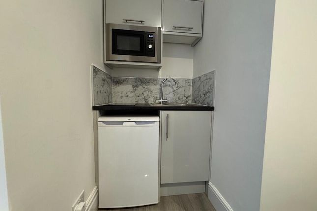 135 Lodge Road, Southampton photo 4