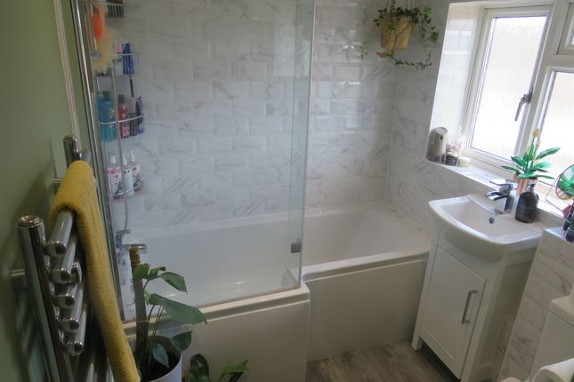 22, Cadnam Crescent, SALISBURY photo 4