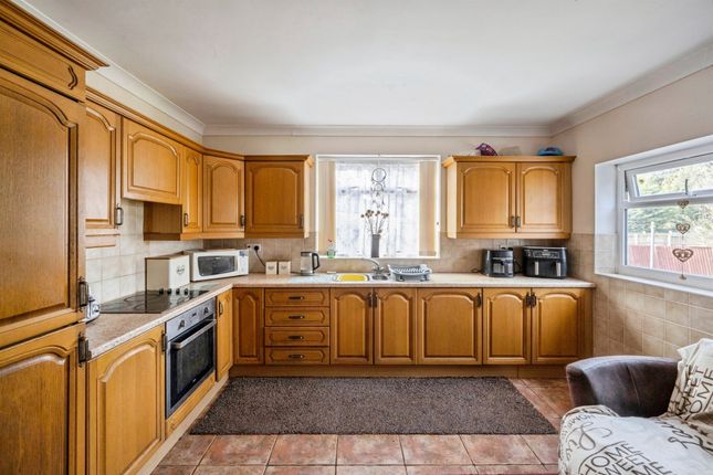 37, Southend, Doncaster photo 3