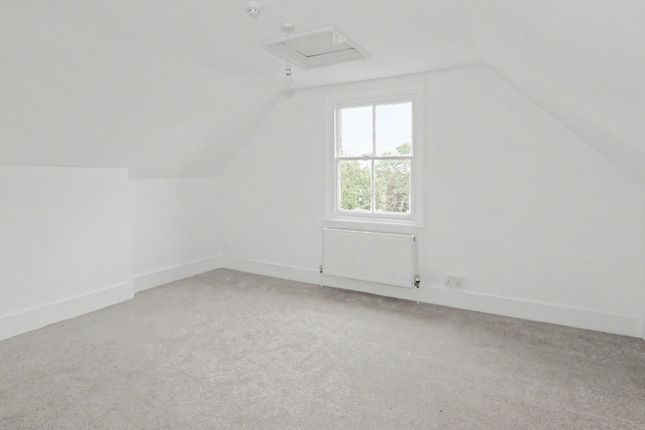 Flat 4  10 , Arnison Road, East Molesey, Surrey photo 2