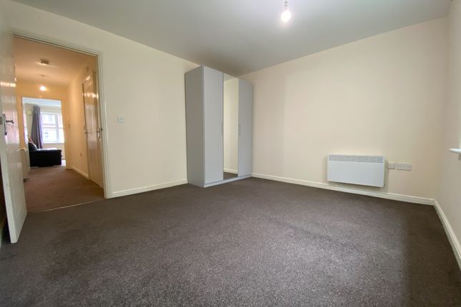 12 Headington Place, Mill Street, Slough photo 4