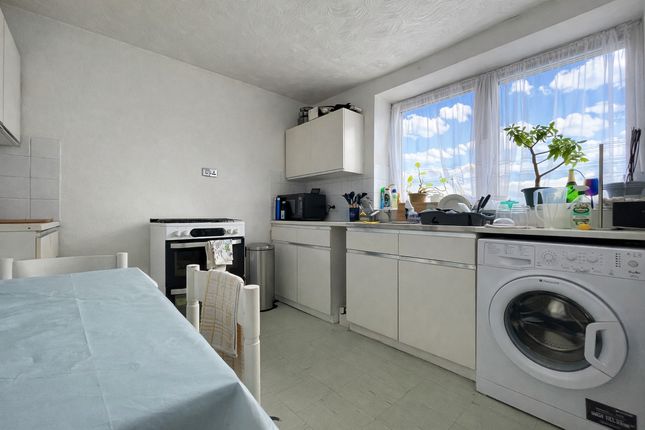 97, Huntsman Road, Ilford photo 4