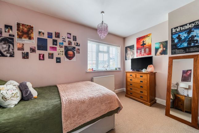 1374183-4-690dc05...