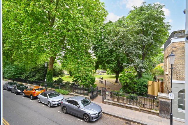 Flat for sale in Britten Street, Chelsea